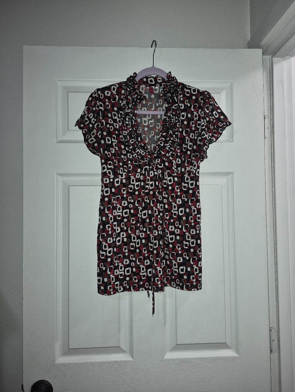 Y2k Heartsoul Ruffled V-Neck Short Sleeve Blouse - Black & Red Geometric Print